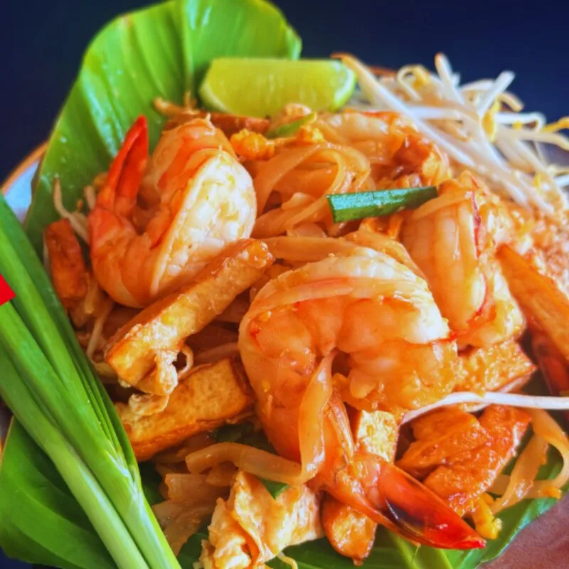 Pad Thaï crevettes — l'une des spécialités de Krua Buatip